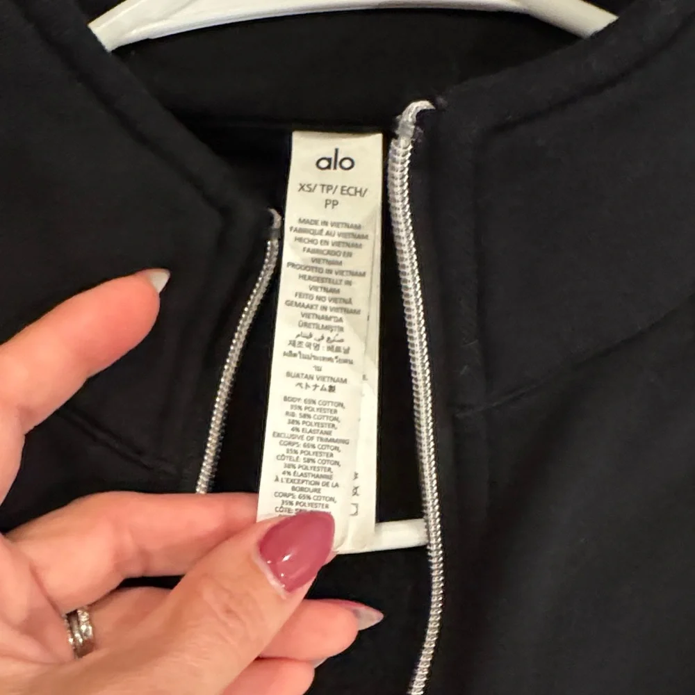 ALO Yoga Women's Black Half-Zip Sweatshirt - Picture 6 of 8